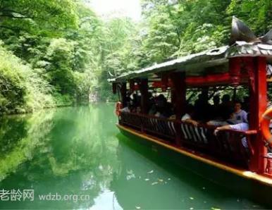 送给爱旅游的你 - 中老年人外出旅游全程攻略！